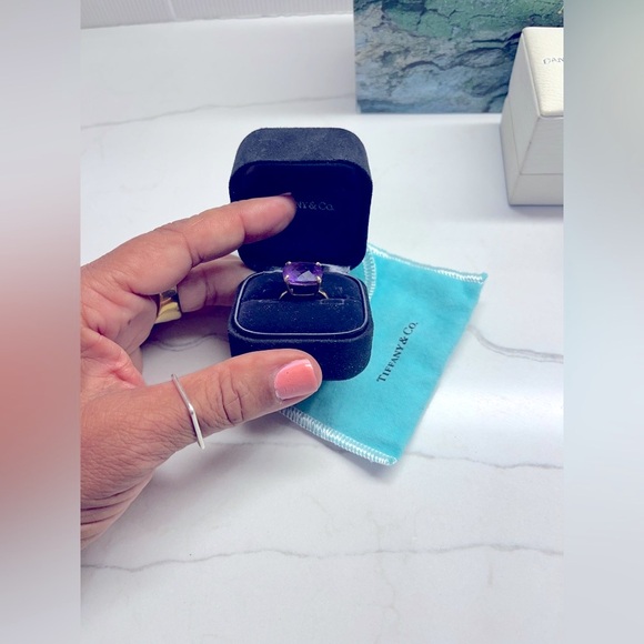 TIFFANY & Co. 18 ct Yellow Gold Ring with Amethyst Gemstone - Picture 7 of 8